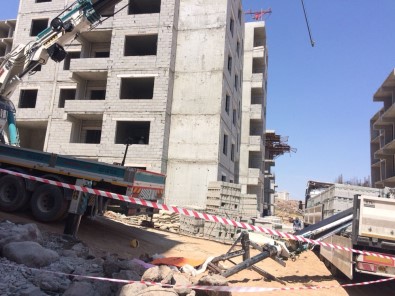 Vinçten Kopan Demir Başına Düşen İşçi Öldü