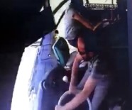 Yolcular Otobüsün İçinde Savruldu