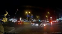 ARAÇ KAMERASI - 2 Motosiklete Çarpan Otomobilin Kaza Anları Araç Kamerasına Yansıdı