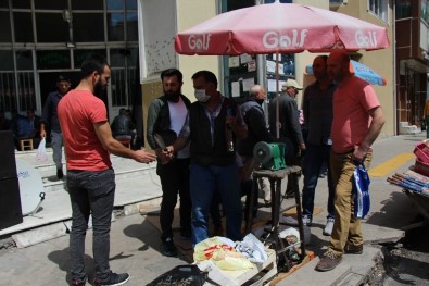 Ardahan'da Kurban Bayramı Öncesi Bıçaklar Bilendi