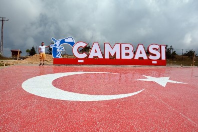 Çambaşı Yaylası'na Seramikten Dev Türk Bayrağı