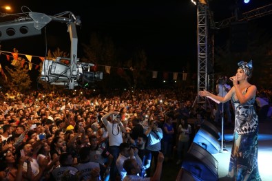 Ebru Yaşar'dan Unutulmaz Konser