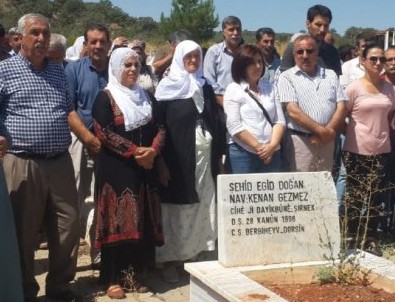 HDP'li vekillerden terörist mezarlığına ziyaret