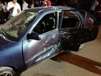 HALIT DEMIR - İki Otomobil Çarpıştı Açıklaması 5 Yaralı