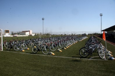 Kilis'te Çocuklar Bayrama Bisiklet Sevinciyle Giriyor
