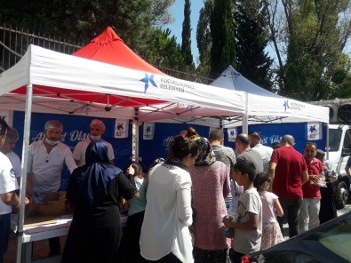 Küçükçekmece'deki Kabristanlara Ziyaretçi Akını