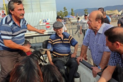 Başkan Özakcan Hayvan Pazarında Vatandaşlarla Buluştu