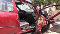 KAVAKYOLU - Erzincan'da İki Otomobil Çarpıştı Açıklaması 5 Yaralı