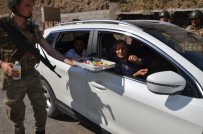 BEYTÜŞŞEBAP - Irak Sınırında Jandarma Vatandaşın Bayramını Kutladı