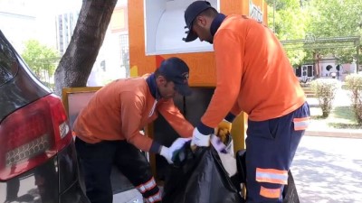 Kullanılmış Kıyafetler 'Kumbaralar' Sayesinde Hayat Buluyor