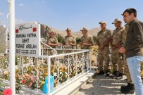 BAYRAMLAŞMA - Mehmetçik Şehit Mezarlarını Ziyaret Etti