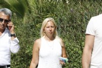 BIBER GAZı - Asansörde genç kadına biber gazı sıkarak...