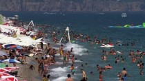 YALıKAVAK - Sahillerde Bayram Yoğunluğu