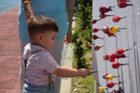 BOZÜYÜK BELEDİYESİ - Şekerli Reklam Panoları Çocukları Yine Sevindirdi