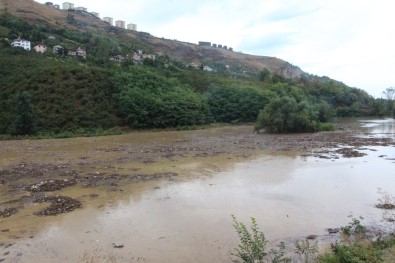 Şiddetli Yağış Sera Gölü'nü Çöp Ve Çamurla Kapladı