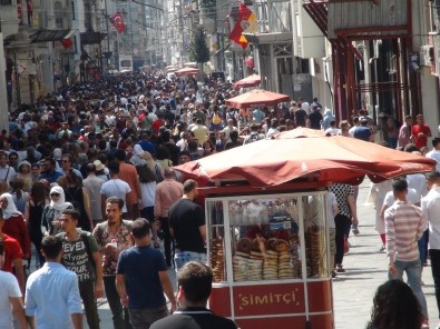 Vatandaşlar Bayramda Taksim'e Akın Etti
