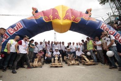 Gençlik Ve Spor Eski Bakanı Osman Aşkın Bak, Red Bull Formulaz'da Tahta Araba İle Yarıştı