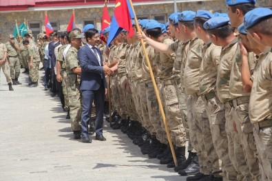 Kaymakam  Öztürk Polis, Asker Ve Vatandaşların Bayramını Kutladı