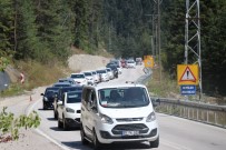 ABANT - Tatilciler, Abant Tabiat Parkı'nda 5 Kilometrelik Araç Kuyruğu Oluşturdu