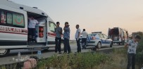 MUSTAFA AYHAN - Ters Dönen Araçtan Sağ Çıktılar Açıklaması 4 Yaralı