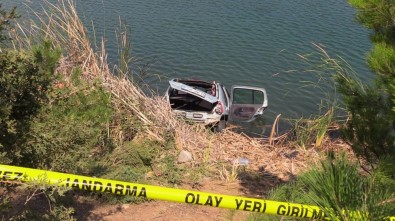 Uşak'ta Otomobil Gölete Uçtu, 4 Kişi Boğularak Hayatını Kaybetti (2)