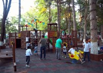 BAYRAM ŞEKERİ - Develi Belediyesi'nden Çocuklara Bayram Hediyesi