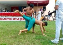 KARAKUCAK GÜREŞLERİ - Geleceğin Güreşçileri Karakucak Güreşlerine Damga Vurdu