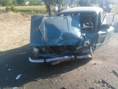 Kastamonu'da İki Otomobil Çarpıştı Açıklaması 6 Yaralı