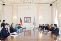 ANGELA MERKEL - Almanya Başbakanı Merkel Azerbaycan'da