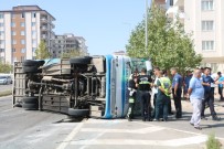 HALK OTOBÜSÜ - Halk Otobüsü İle Ticari Taksi Çarpıştı Açıklaması 18 Yaralı