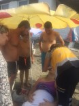 ÇEKEN AKINTI - Karaburun Plajında Yüzen Kadın Son Anda Cankurtaran Tarafından Kurtarıldı