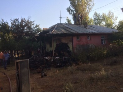 Karlıova'da Ev Yangını