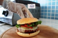 CUNDA ADASı - Osmanlı Hamburgeriyle Geleneksel Türk Tadlarını Yeni Nesile Aktarmaya Çalışıyor