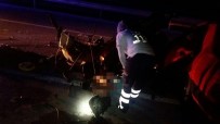 ARİF BULUT - Samsun'da Otomobil Beton Bariyere Çarptı Açıklaması 1 Ölü,1 Yaralı