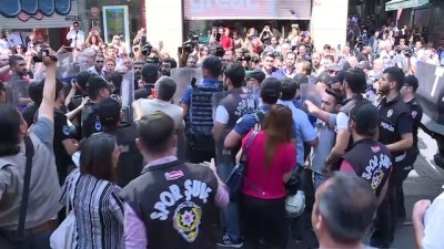 Taksim'de İzinsiz Gösteriye Polis Müdahalesi