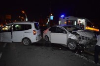 İki Otomobil Çarpıştı Açıklaması 4 Yaralı