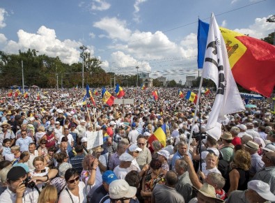 Moldova'da Sağcı Ve Solcu Gruplar Arasında Çatışma