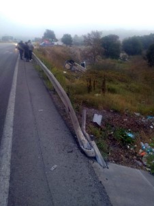 Otomobil Şarampole Yuvarlandı, Kazada Baba Ve 4 Çocuğu Yaralandı