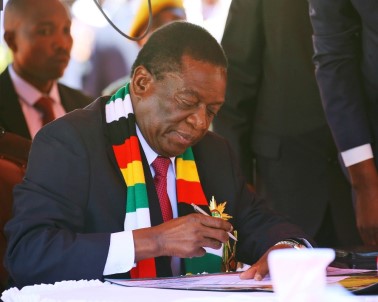 Zimbabve'nin Yeni Devlet Başkanı Mnangagwa Yemin Etti