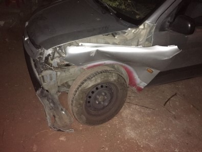 İki Otomobil Kafa Kafaya Çarpıştı  Açıklaması 5 Yaralı