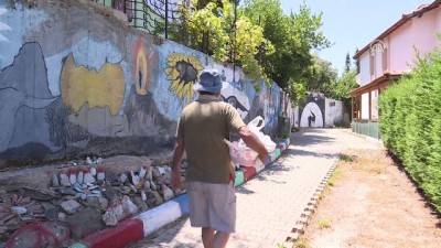 İzmirli Turizmci Hayatını Yerleştiği Köye Adadı