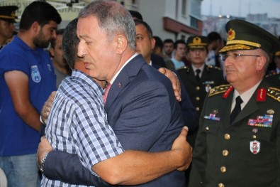 Milli Savunma Bakanı Akar Ve Orgeneral Güler'den Şehit Ailesine Taziye Ziyareti