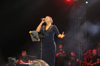 Muş Malazgirt Zaferi'nin 947'Ncı Yıl Dönümü Etkinlikleri 'Zara' Ve 'İmera' Konseri İle Sona Erdi
