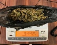 SİGARA PAKETİ - Muş'ta Uyuşturucu Operasyonu