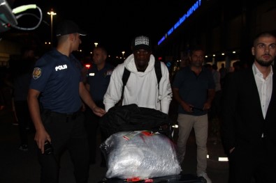 Trabzonspor Caleb Ekuban'ı Trabzon Getirdi