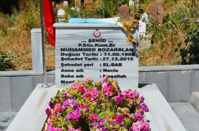 Adilcevaz Belediyesi, El Bab Şehidi Bozarslan'ın Mezarını Yaptırdı