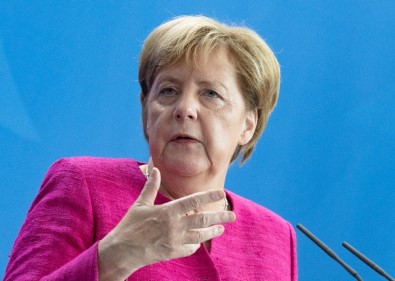 Almanya Başbakanı Merkel Açıklaması 'Korkunç Bir Olay. Almanya'da Sokaklarda Nefrete Yer Yok'