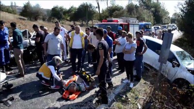 Bilecik'te Otomobil İle Kamyonet Çarpıştı Açıklaması 4 Yaralı