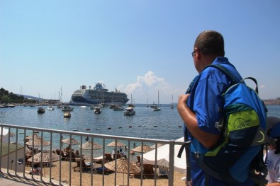 Bodrum'a İki Gemi Dolusu Turist Geldi