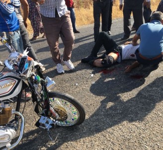 Gercüş'te Kamyonet İle Motosiklet Çarpıştı Açıklaması 2 Yaralı